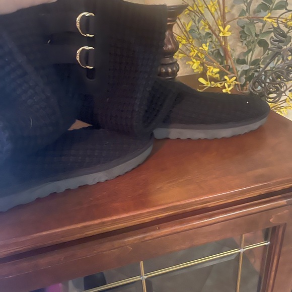 Black, slouchy Uggs with gold buckles - Picture 2 of 3